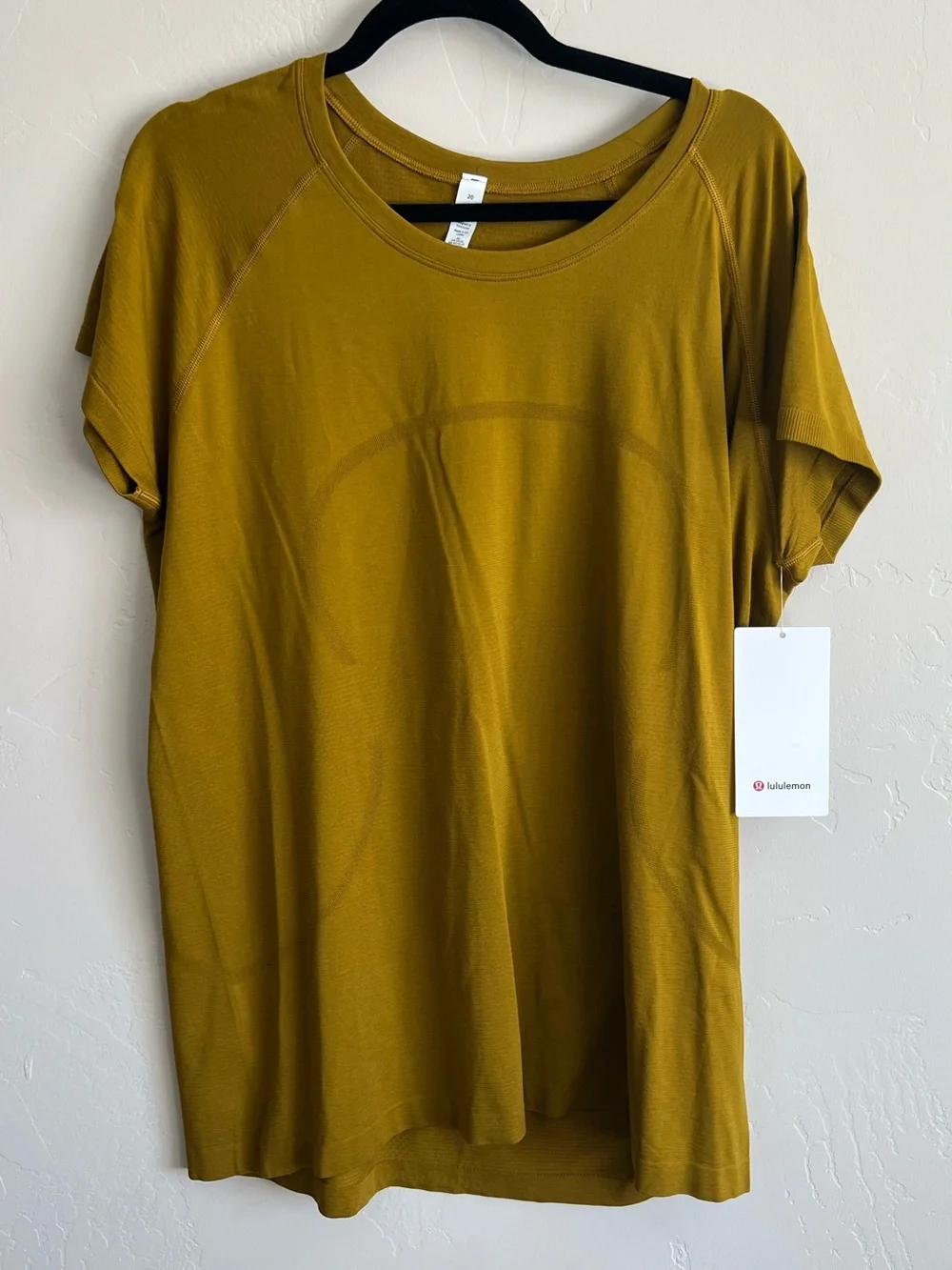 NWT Swiftly Tech Short Sleeve 2.0, Size 20